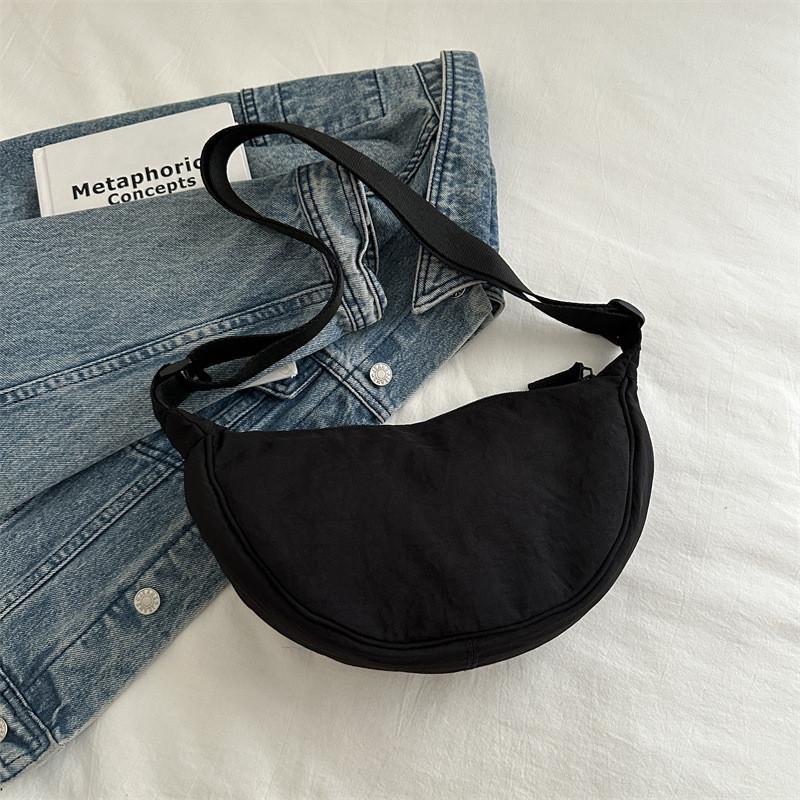 

Versatile Nylon Shoulder Bag For Women 2024 Ideal For Everyday Use With Unique Dumpling Shape чорний