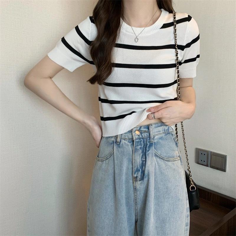 Short Striped Knit T-shirt Female Summer Fashion Fashion Short-sleeved Slim Thin Tops Casual Essential Comfort and Style Slim Fit Pullovers Tees