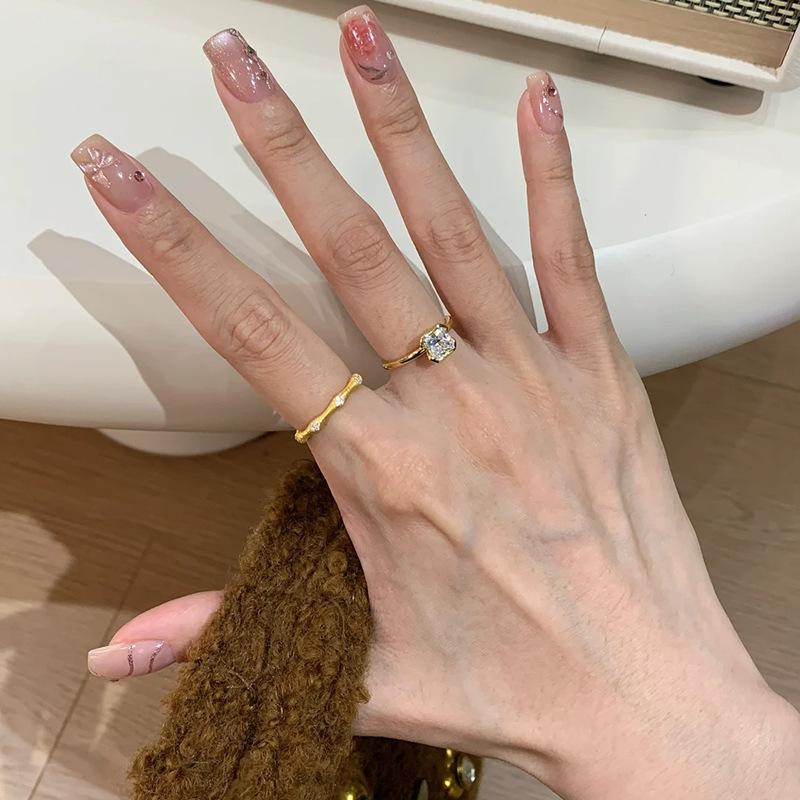 Anillo Liso de Diamantes Para Mujer, Con un Diseño de Lujo Ligero y Nicho, Anillo Versátil para el Dedo Índice, Sensación de Alta Gama, Exquisita Abertura de Anillo Ajustable