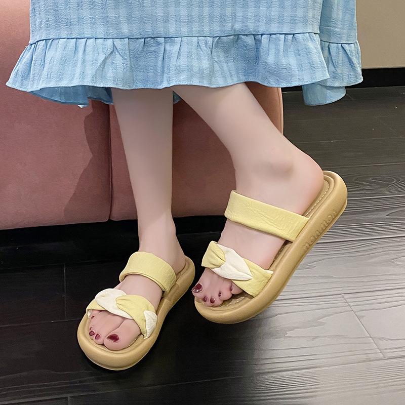 New Outer Wear 2025 Summer Cool Slippers Women's Fashion One-word Slippers Beach Sandals Platform Model