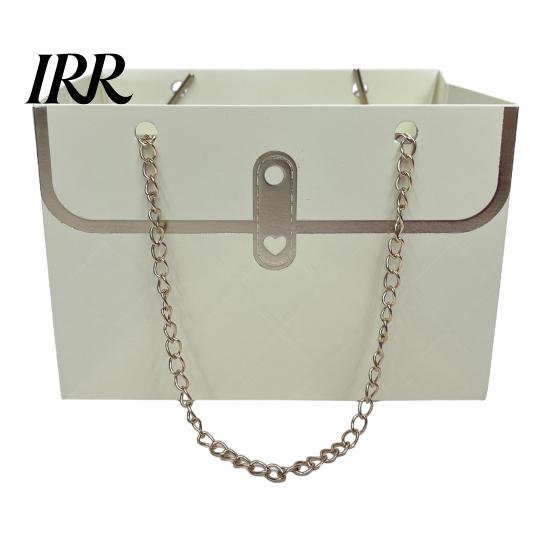 Handtaschenförmige Geschenkbox Blumenpapier mit Metallkette Blumenstrauß Aufbewahrungseimer Kleiner Floristen-Korb Handgefertigte Verpackung für Hochzeitsfeier Valentinstag