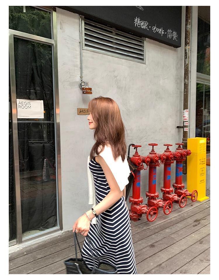 Neues Mode gestreiftes ärmelloses koreanisches glockenförmiges Kleid