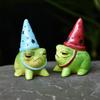 Раскрашенная вручную милая статуэтка лягушки, маленькая смоляная скульптура животного, забавная маленькая садовая статуэтка лягушки