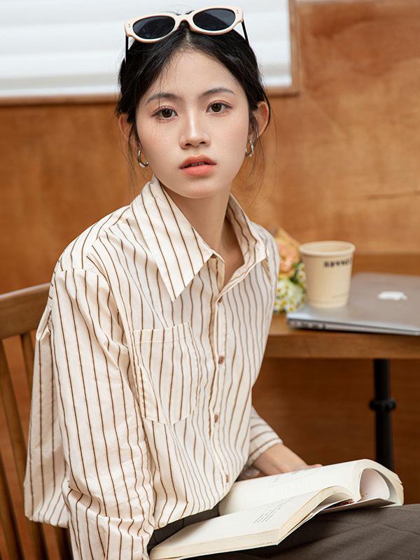 

Women s Striped Long-Sleeve Loose Shirt with Collar S