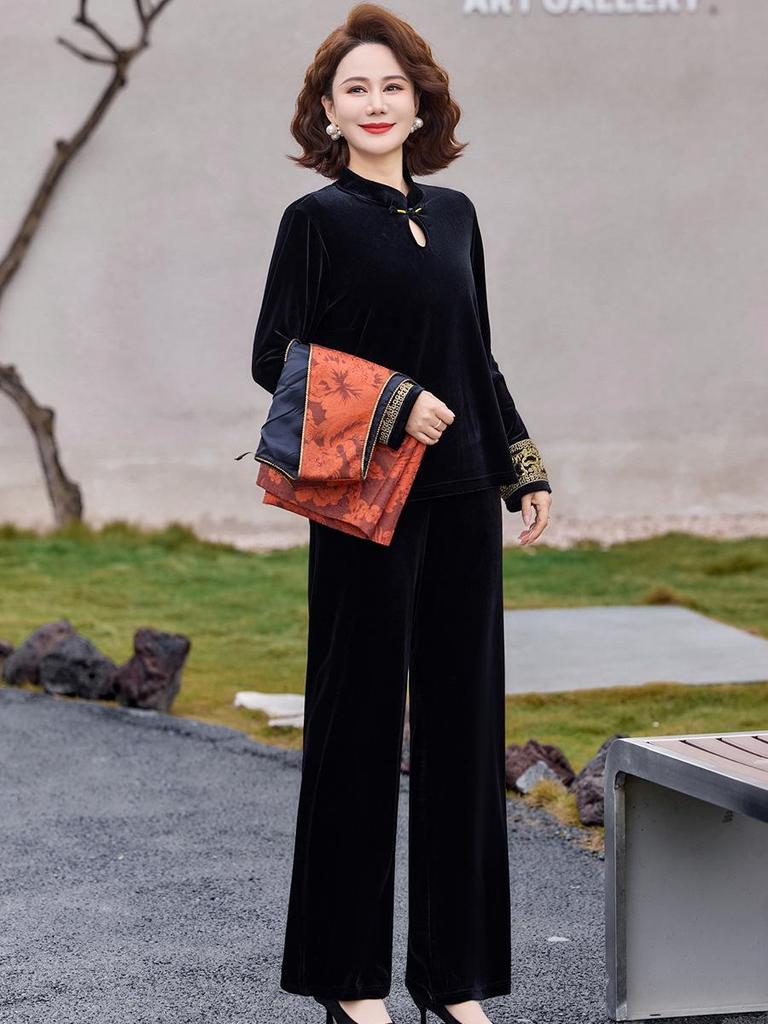 Elegant Spring/Autumn Retro Vest Suit: Middle-Aged Women's Chinese Style Golden Velvet Three-Piece Set