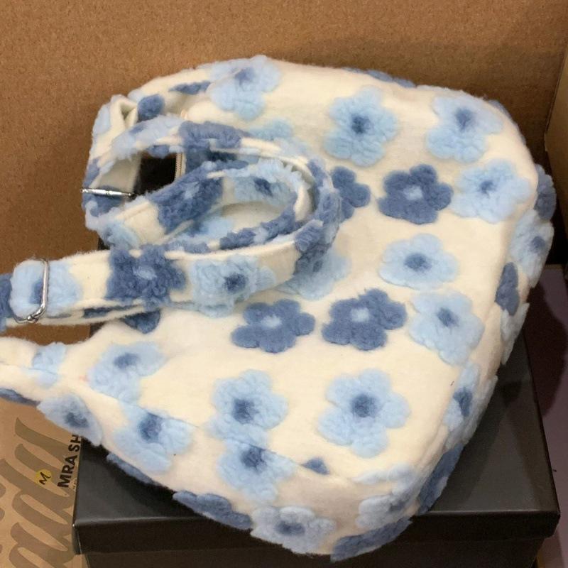 2024 Trendy Women's Large Capacity Plush Crossbody Bag for Winter School & Commute