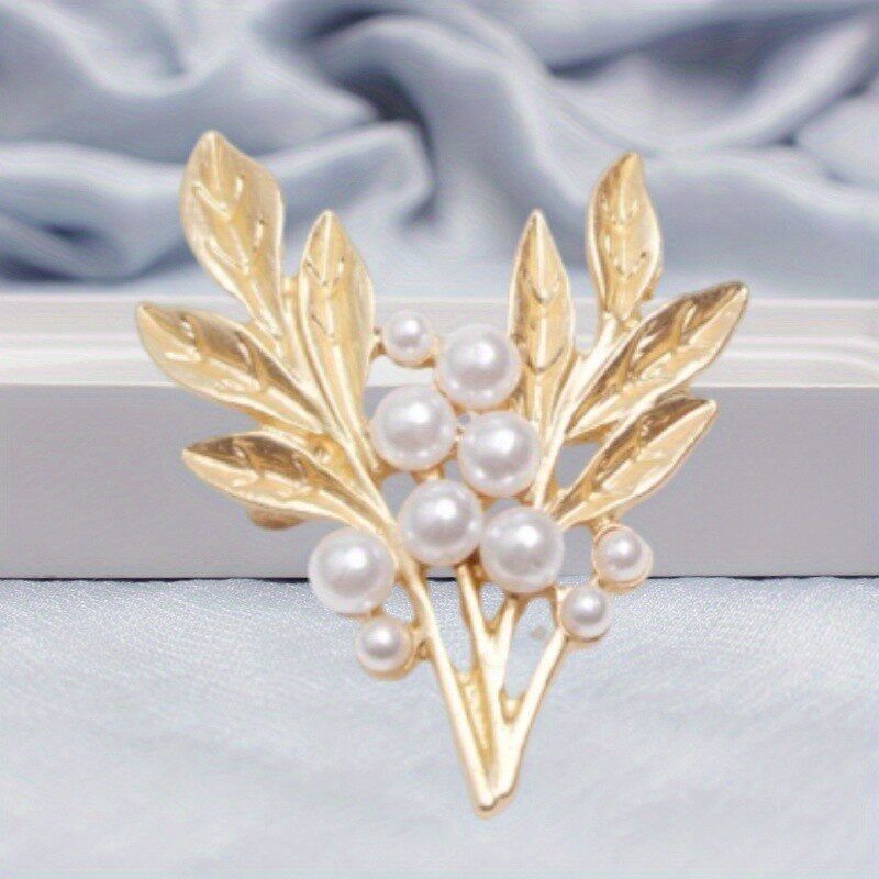 A Variety of Popular European and American Face Brooches, Matte Gold Abstract Brooches, Coat Decorations, Fixed Anti-Exposure Accessories