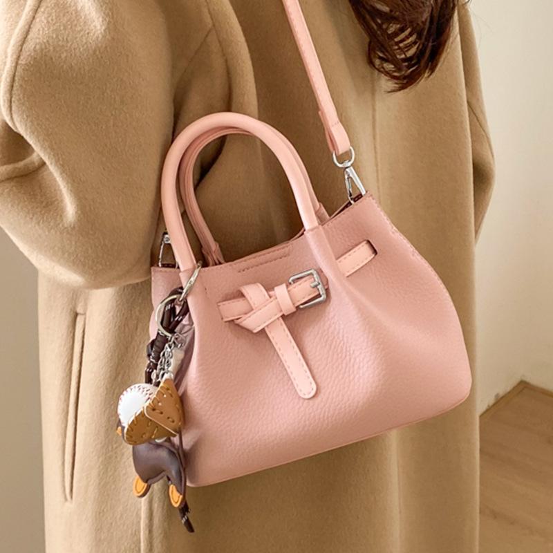 Fashionable and Sophisticated Bag - Simple Business Tote with Shoulder Strap and Stylish Crossbody Design