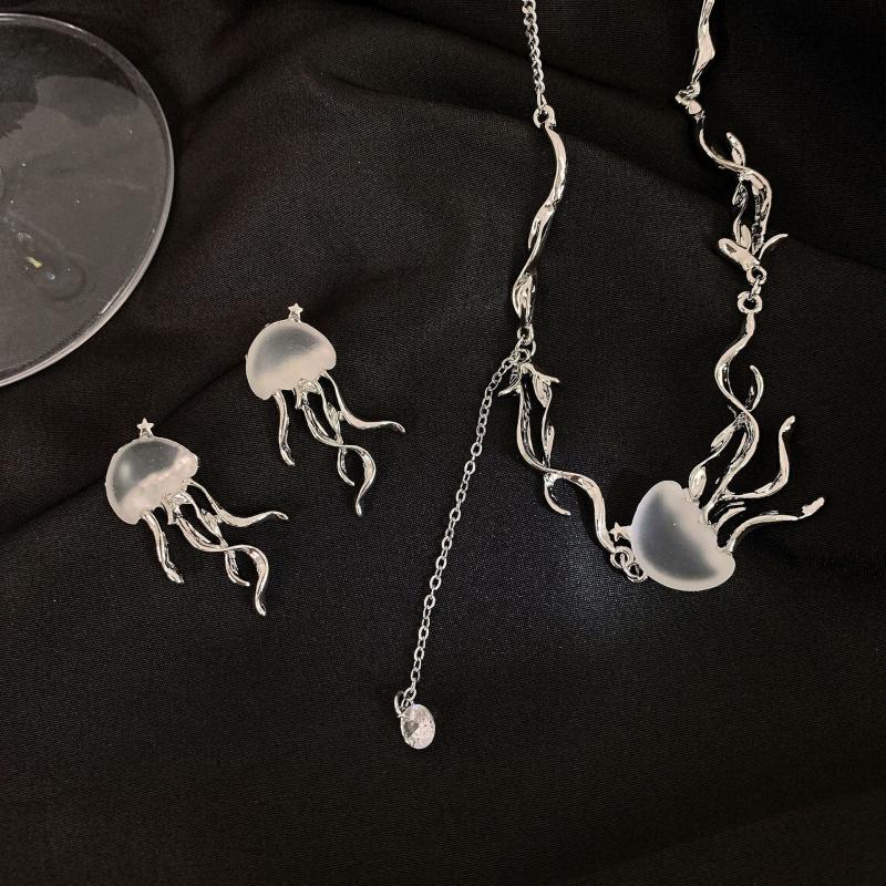 New Floating Jellyfish Matte Crystal Earring Necklace Set Fashion Accessories Female Acaleph Stud Earrings Jewelry
