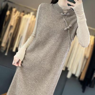 Abito da donna senza maniche in maglia di lana per la primavera 2025 con collo alto e bottoni in stile cinese