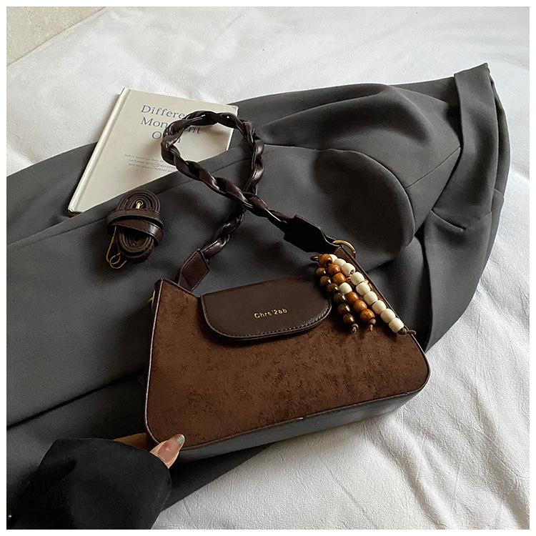 

Fashionable and simple one-shoulder handbag for commuting to work and winter new women s crossbody small square bag