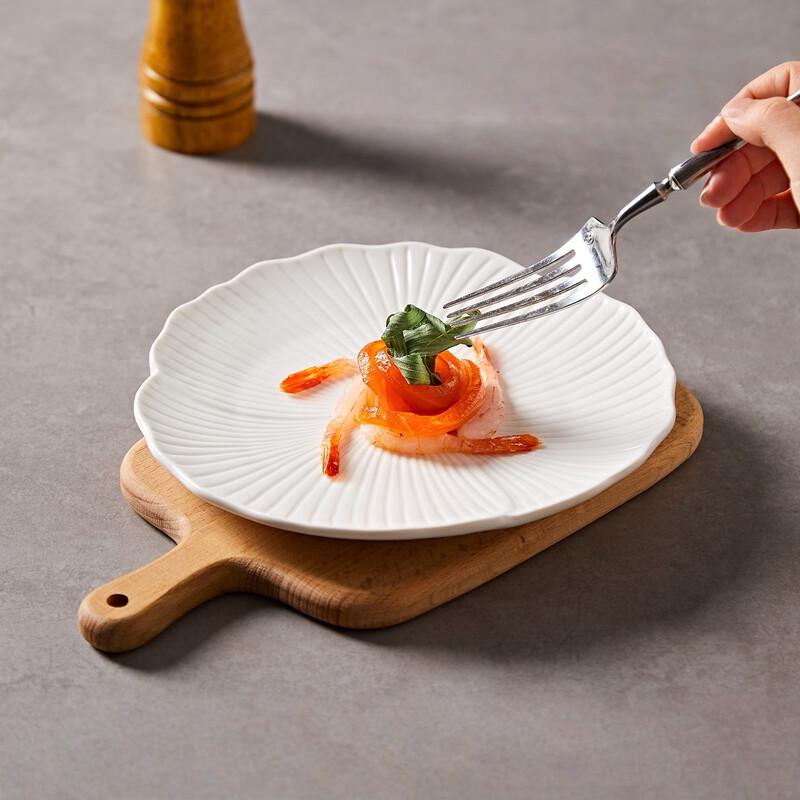 White Chrysanthemum Petal Ceramic Dinner Plate 10 inches