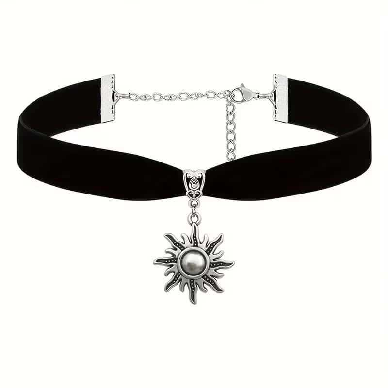 Retro Bohemian Sliver Color Sun Pendant Necklace Black Velvet Choker for Women Gothic Punk Halloween Party Jewelry Accessories