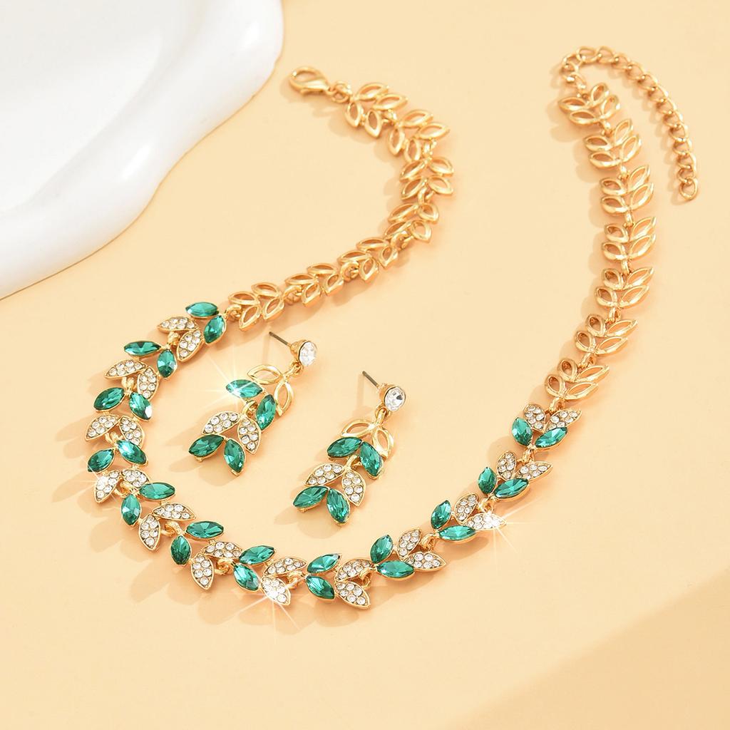 Niche Design Sense Light Luxury Temperament Alloy Set Women'S Luxury Earrings Necklace Two-Piece Chain