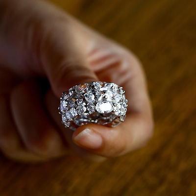 Huitan Nuovi Anelli da Sposa da Donna Bling Bling con Cristallo di Zirconia Cubica Ovale Accessori Lucenti per Gioielli da Festa Anello Statement
