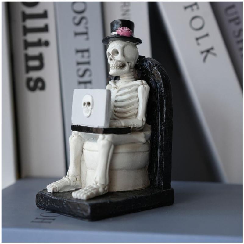 Halloween Skelett Figur Sitzt auf Toilette mit Laptop Horror Harz Skulptur Ornament Für Party Dekoration Sammlung
