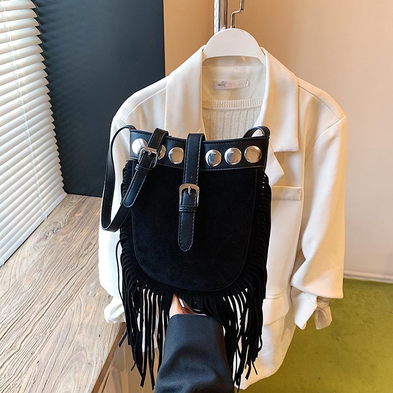 

Vintage matte bag women s autumn and winter new tassel bohemian messenger bag shoulder bucket bag чёрный