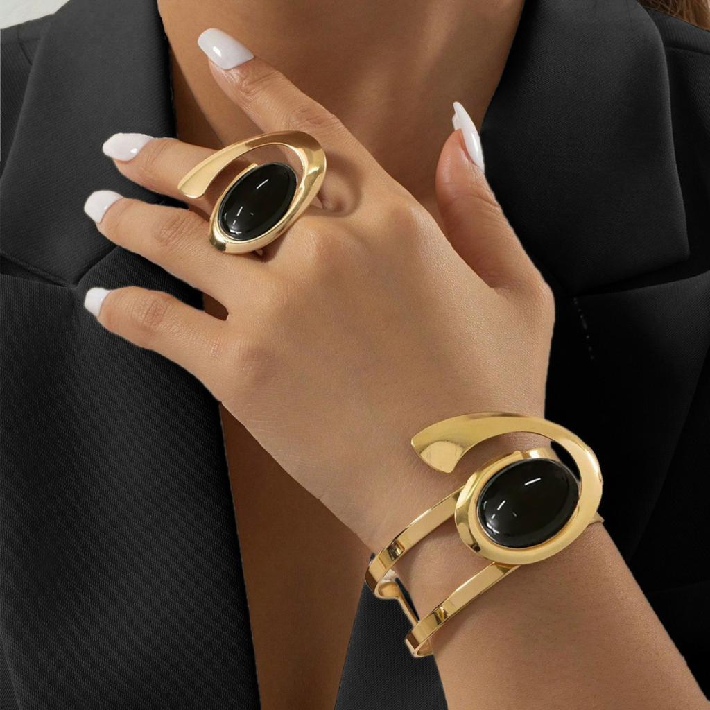 Pulseira Aberta Oval Preta Única e Exagerada Para Mulheres, Um Item de Joalheria.