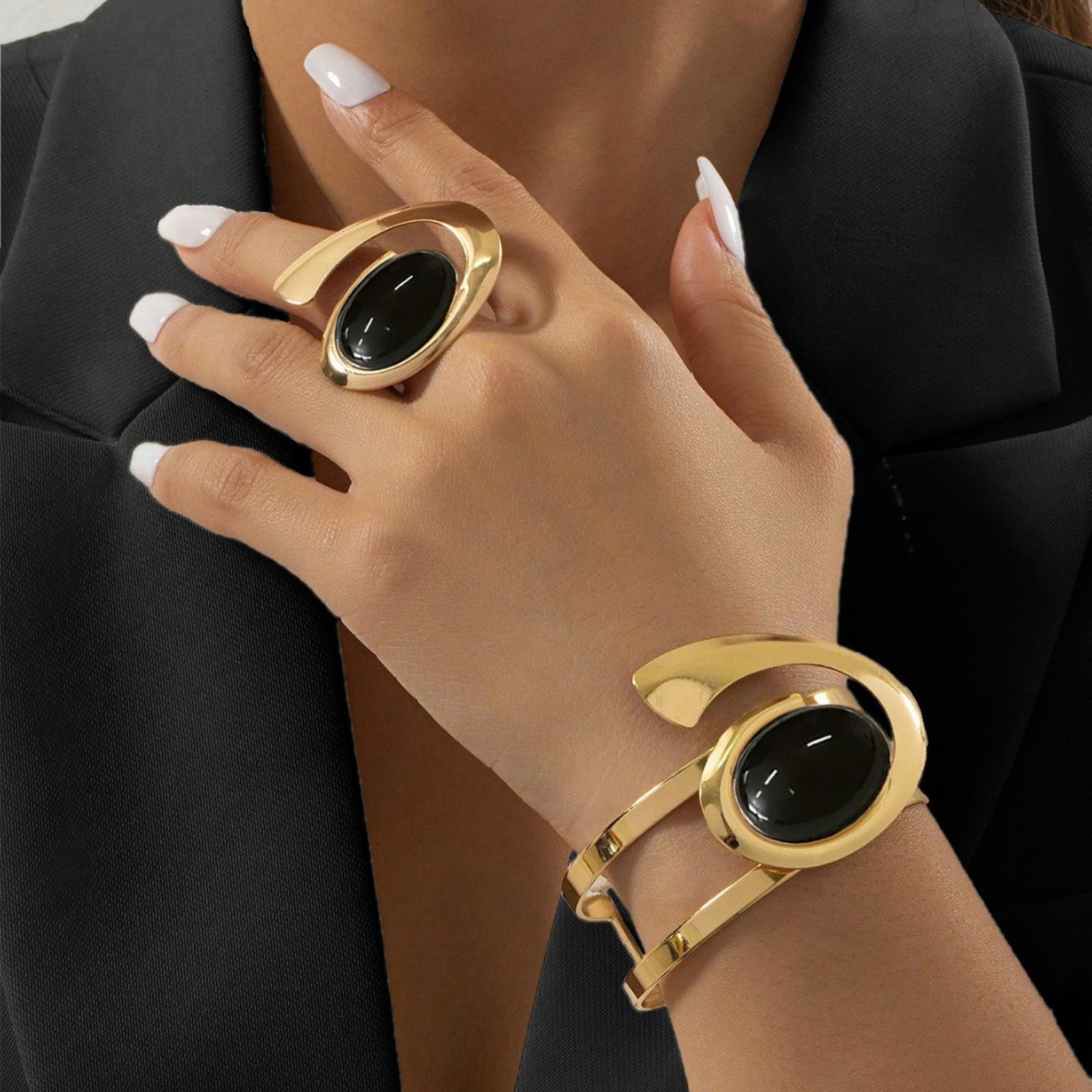 

Unique And Exaggerated Black Oval-shaped Open Bracelet For Women, A Jewelry Item. One Size