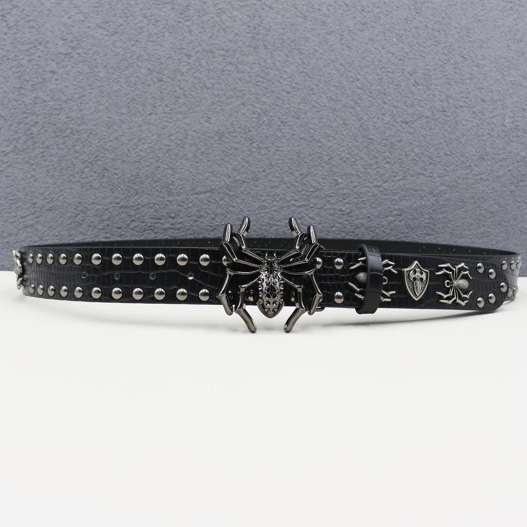 Vintage Ledergürtel mit Krokodilmuster, Nietenbeschlägen und Spinnenschild, Y2K Gothic Punk Hüftgürtel.