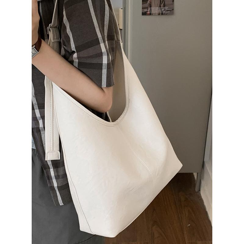 Retro high-end bucket bag women's 2025 new fashionable solid color simple shoulder armpit bag versatile commuter bag
