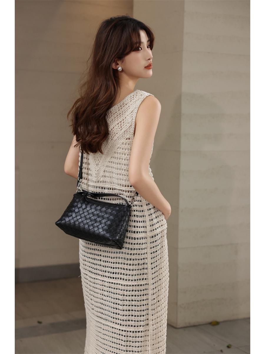 2024 Fashion Trend Women s Genuine Leather Woven Bag Hand-Held and Crossbody Underarm Bag for Spring and Summer 25x9x14 cm 4596₽