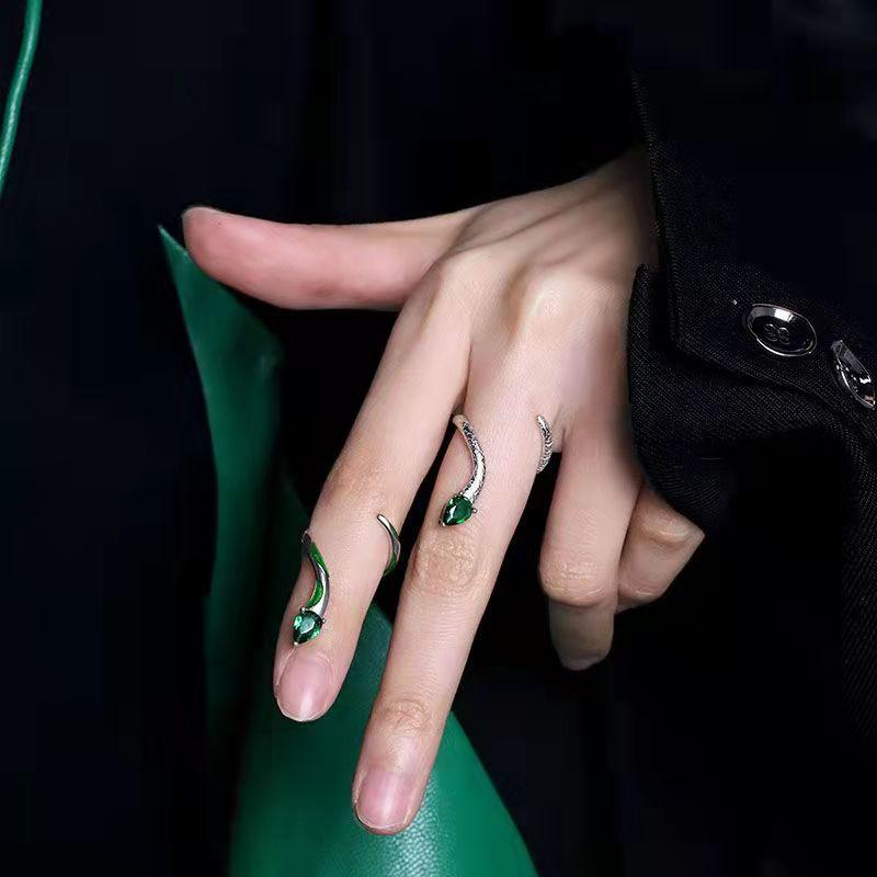 Mädchen Zeigte auf Smart Pet Slytherin Grün Gelenk Ins Ring Ring Original Nischendesign