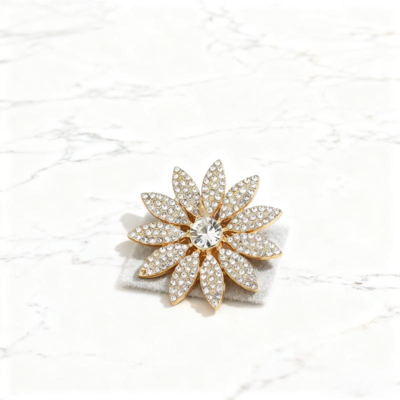 Elegant French Luxury Rhinestone Flower Brooch: High-End Fashion Pin for Suits