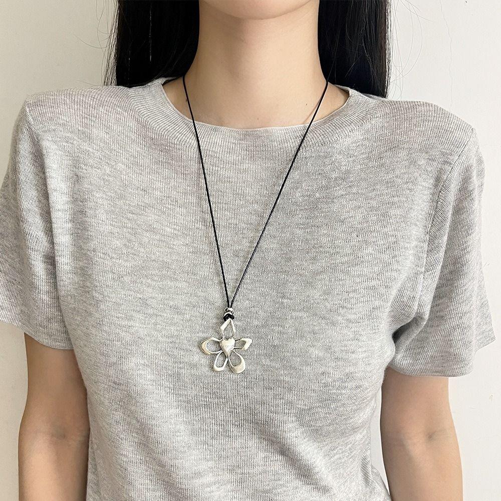 Y2K Metal Flower Necklace Chain Sweater Chain Retro Long Chain Necklace Wedding