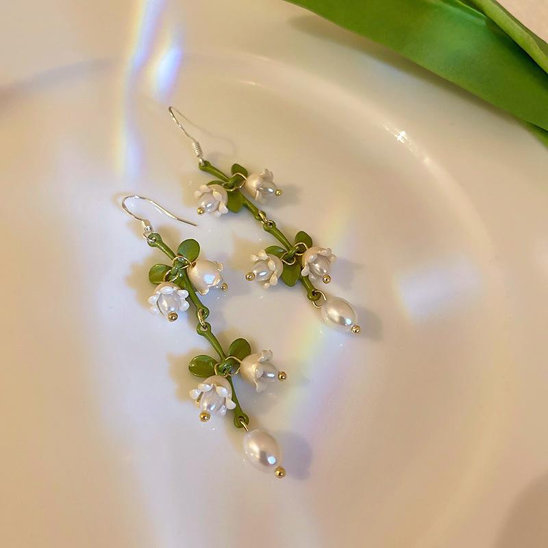 New Design Lily of The Valley Zircon Green Ear Hook for Women Fashion Elegant White Flowers Drop Earrings Wedding Party Zircon