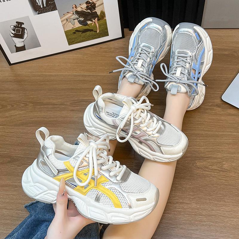 Sommer neue Mesh atmungsaktive dicksohlige Damen Höhe erhöhen kleine leichte Lauf-Sport-Freizeitschuhe