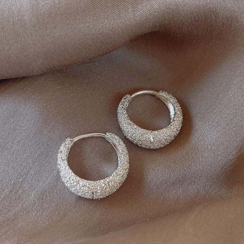 Clipuri premium pentru urechi cu sclipici mată - Cercei minimalisti, versatili și la modă pentru femei