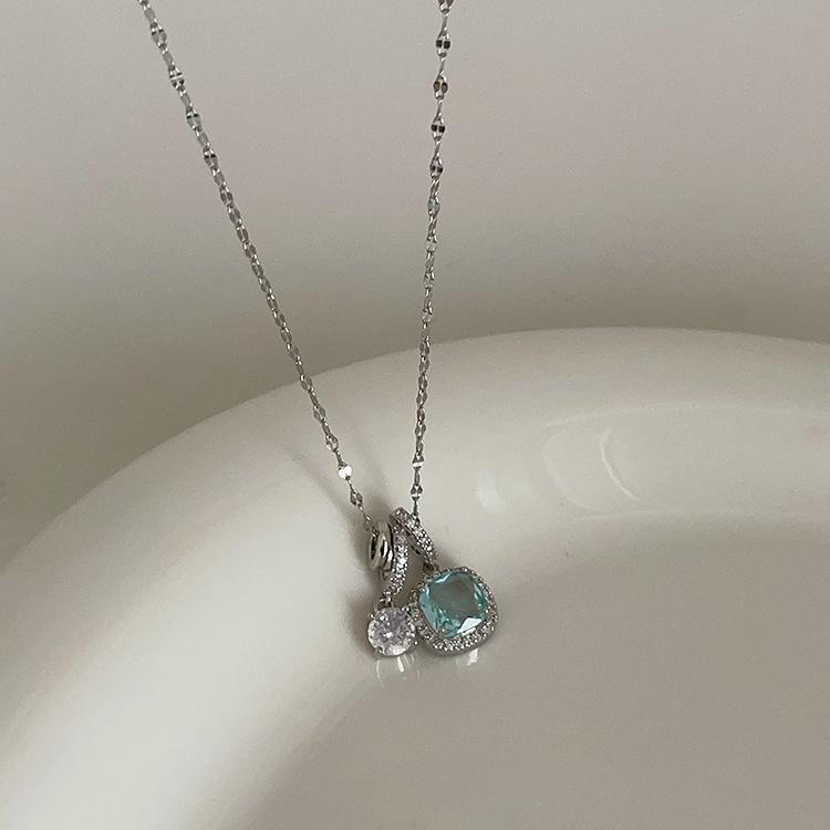 Elegant Zircon Pendant Necklace - Women's Fashion Choker with Unique Square Design and Versatile Style