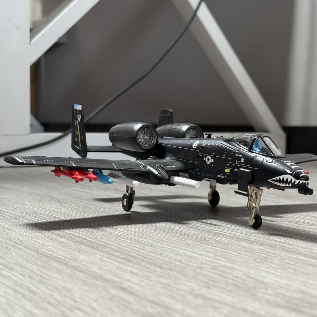 1/62 A-10 Thunderbolt II Warthog Samolot Metalowy Odlewany Ciśnieniowo Model Samolotu Kolekcjonerski Ozdoby dla Miłośników z Dźwiękiem i Światłem Chłopcy