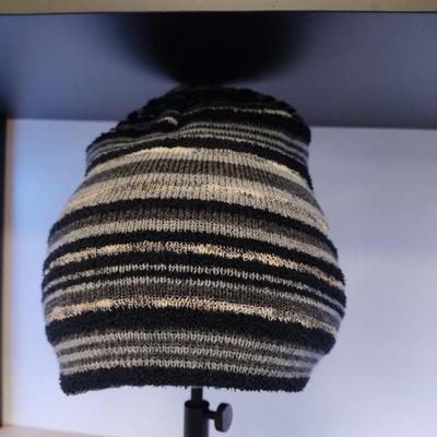 Black Reclusive Striped Beanie BK15UKB008
