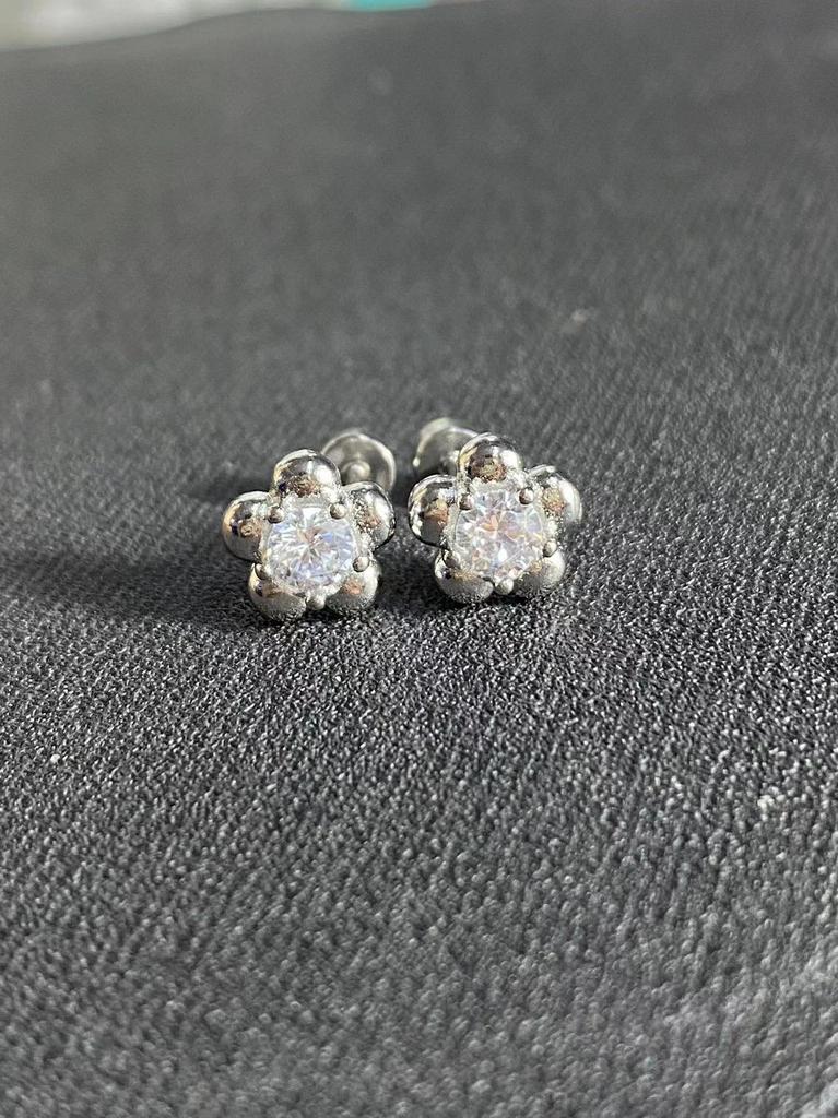 Delicate Flower Stud Earrings Ins Simple and Advanced