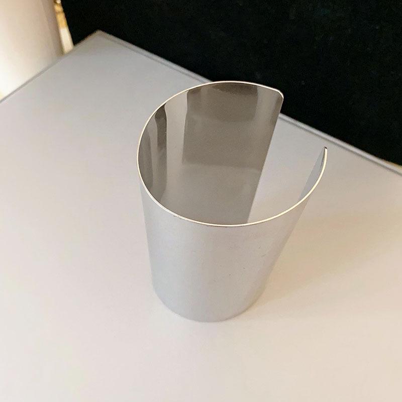 Trendy European & American Exaggerated Metal Hollow Armlet: Niche High-End Women's Jewelry