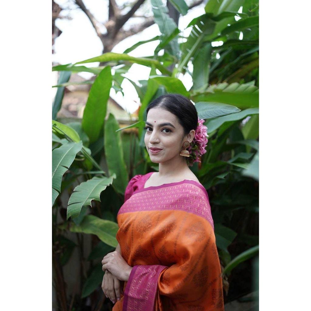 This Beautiful Saree Is Elegantly Decorated with Gorgeous Solid Jacquard Weave That Gives a Perfect Look To the Outfit.