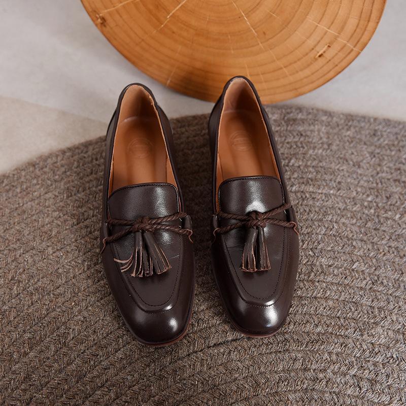 

Retro small leather shoes women s British style loafers square head fringed shallow mouth single shoes women 39 коричневий