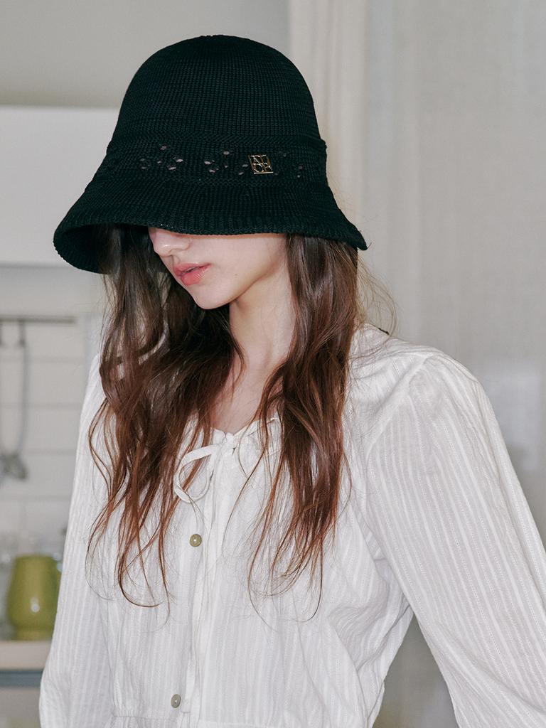 Olinkeompeulliteu Blossom Hole Bonnet Hat (Black)