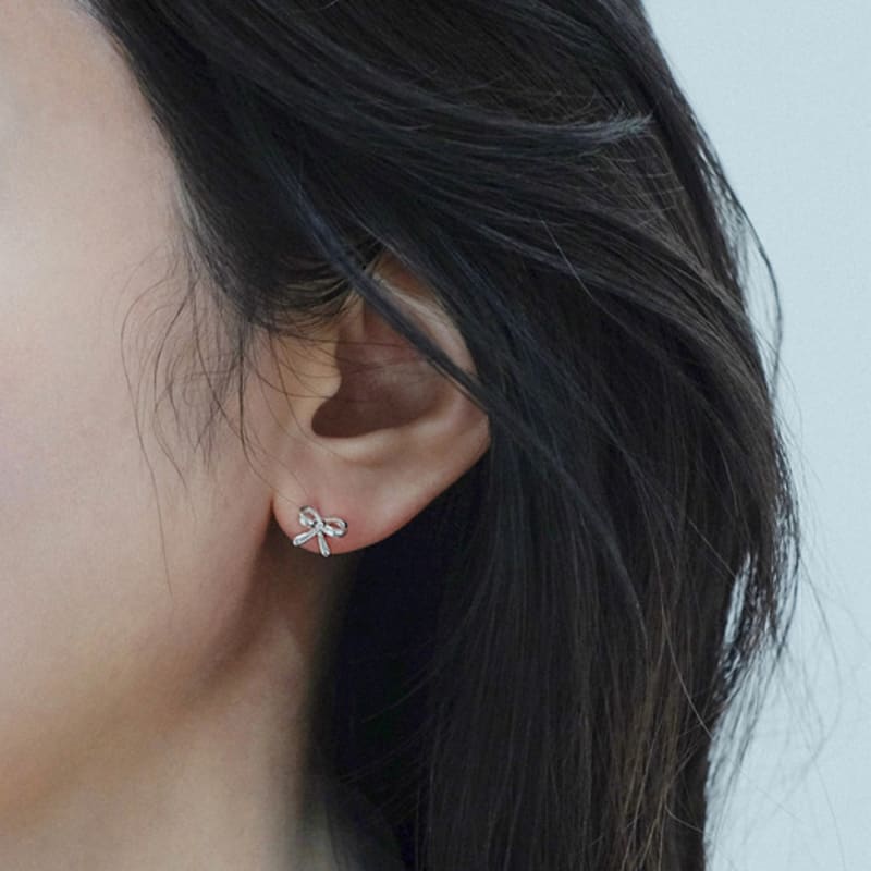 Oooho Sweet Ribbon Earrings