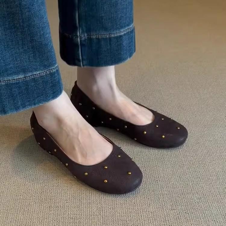 Sheepskin Version~ Fashionable and Simple Shallow Mouth Small Single Shoes, Rivets, Genuine Leather Flat-soled Women's Shoes, One Pedal, Do