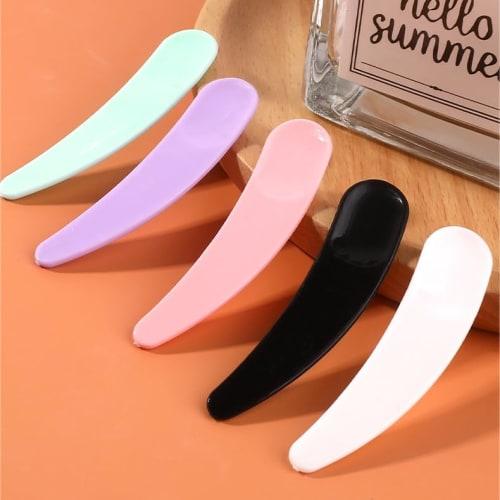 Wopanxye 200-Piece Set of Disposable Spatulas for Cosmetics, DIY Face Packs, Creams, and More. White Cosmetic Spoons, Skincare Tools, Portable Travel