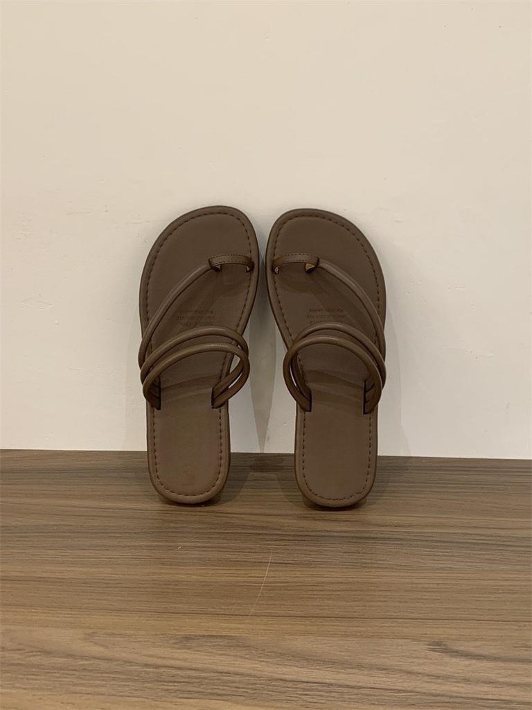 French thin strap flat-bottomed set of toe sandals female 2025 new summer fairy wind two wear one word with outside wear cool slippers