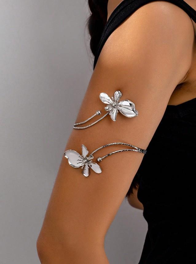 Trendy Enamel Floral Hollow Bracelet серебряный