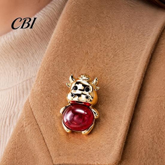 Decorative Coat Pin Golden Plated Alloy Cow Brooch, Red Faux Crystal Belly Cattle Lapel for Anti-oxidation Brooch Men Women, Animal Clothes