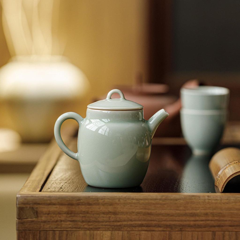 Moonlit Retro Ceramic Teapot with Infuser - New Chinese Style Single Pot for Home Use, Filter Holes for Tea Brewing.