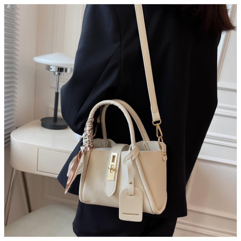 Spring New High Quality Women's Shoulder Bag Trendy Autumn Winter Vegetable Basket Ladies Small Fragrance Crossbody Bag Fashion Buckle Bucket Bag