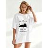 Schwarzes Oversize-T-Shirt mit Katzen-Silhouette-Print: Meine Katze und ich reden über dich. Lässige Streetwear für Damen. Fashion-Statement-Top.
