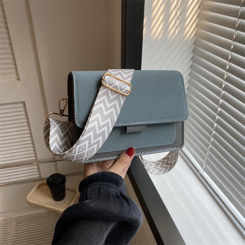 Retro-Mode einfaches Temperament breiter Schultergurt Umhängetasche für Damen Herbst und Winter 2025 vielseitig Koreanische Version klein quadratisch